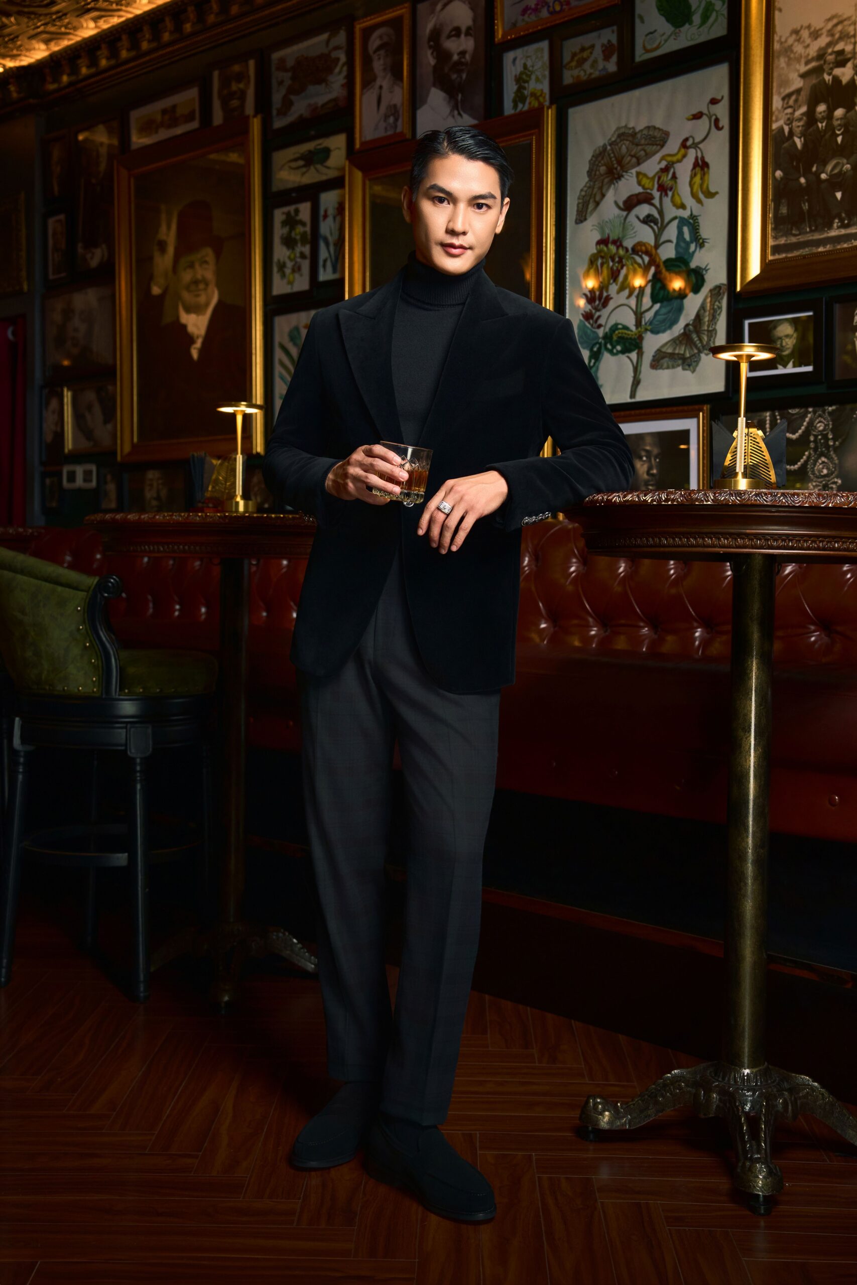 Noir & Ivory | Look 4: Noir de Minuit - Image 3