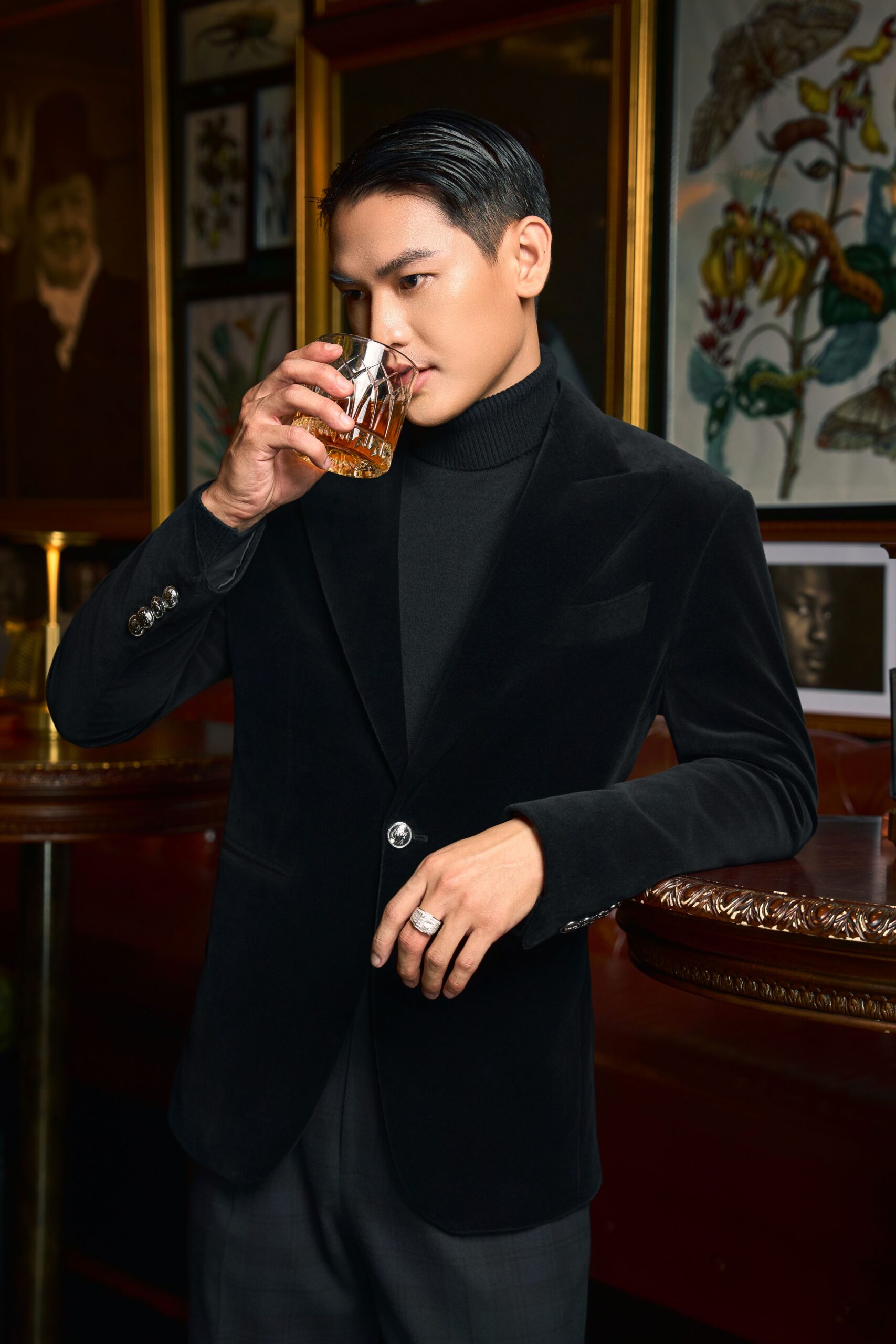 Noir & Ivory | Look 4: Noir de Minuit - Image 4